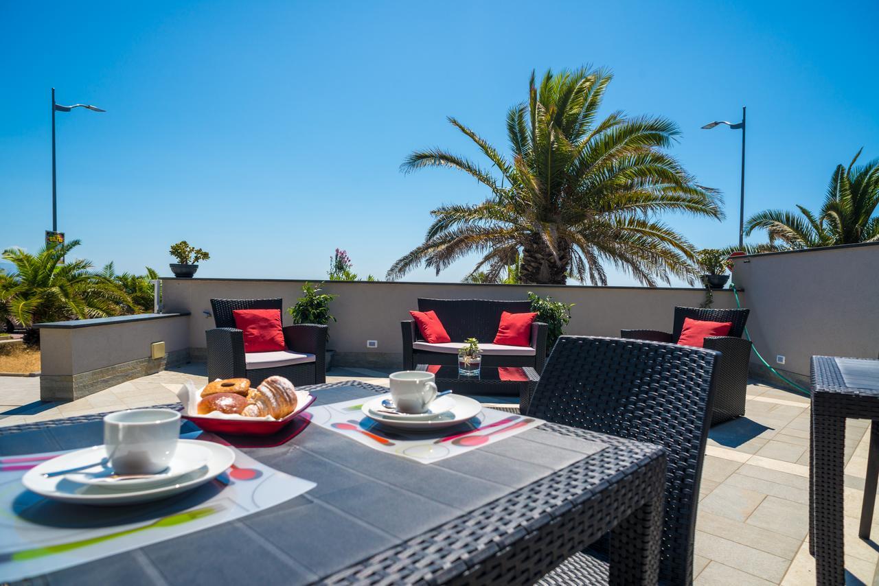 Riva Del Sol Bed & Breakfast Santa Teresa Di Riva Ngoại thất bức ảnh