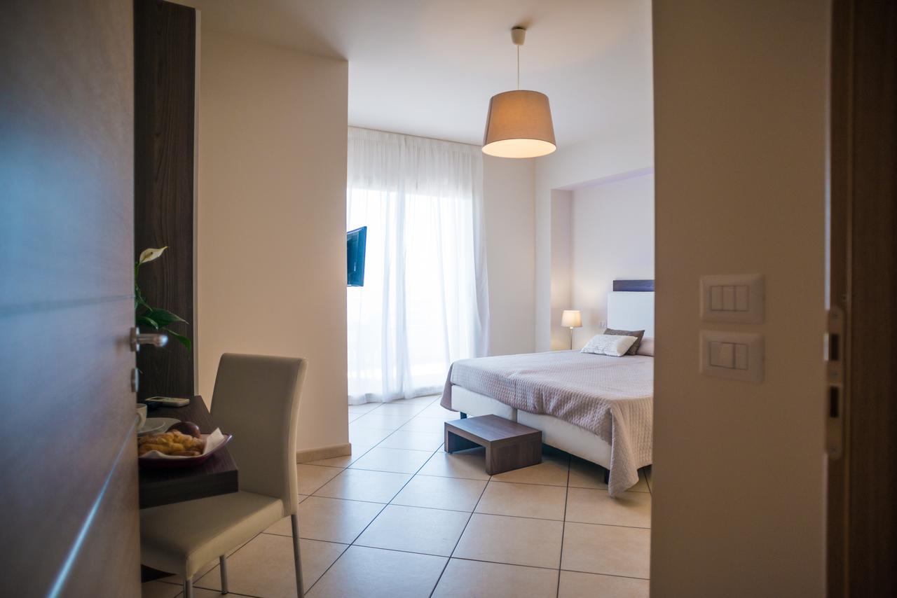 Riva Del Sol Bed & Breakfast Santa Teresa Di Riva Ngoại thất bức ảnh