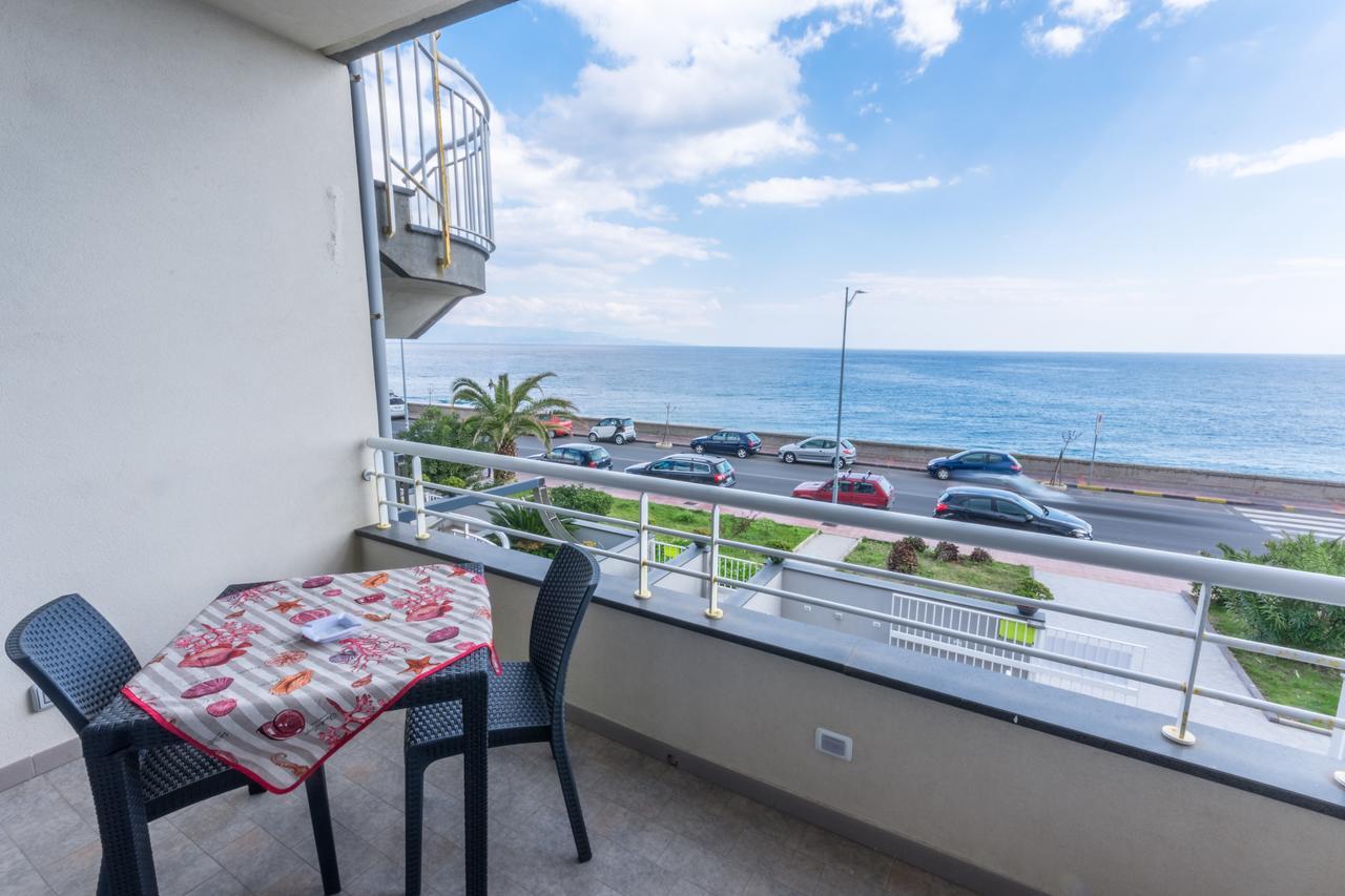 Riva Del Sol Bed & Breakfast Santa Teresa Di Riva Ngoại thất bức ảnh