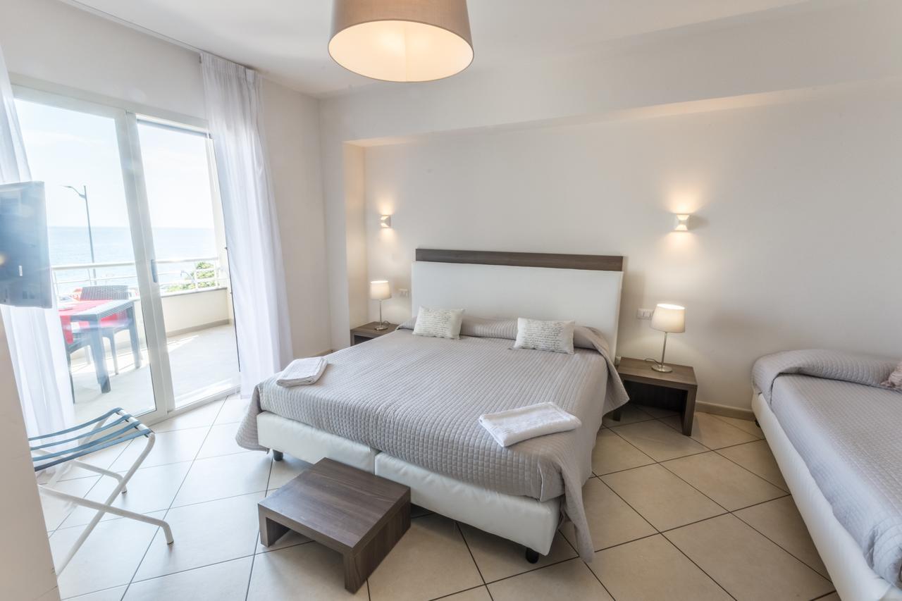 Riva Del Sol Bed & Breakfast Santa Teresa Di Riva Ngoại thất bức ảnh