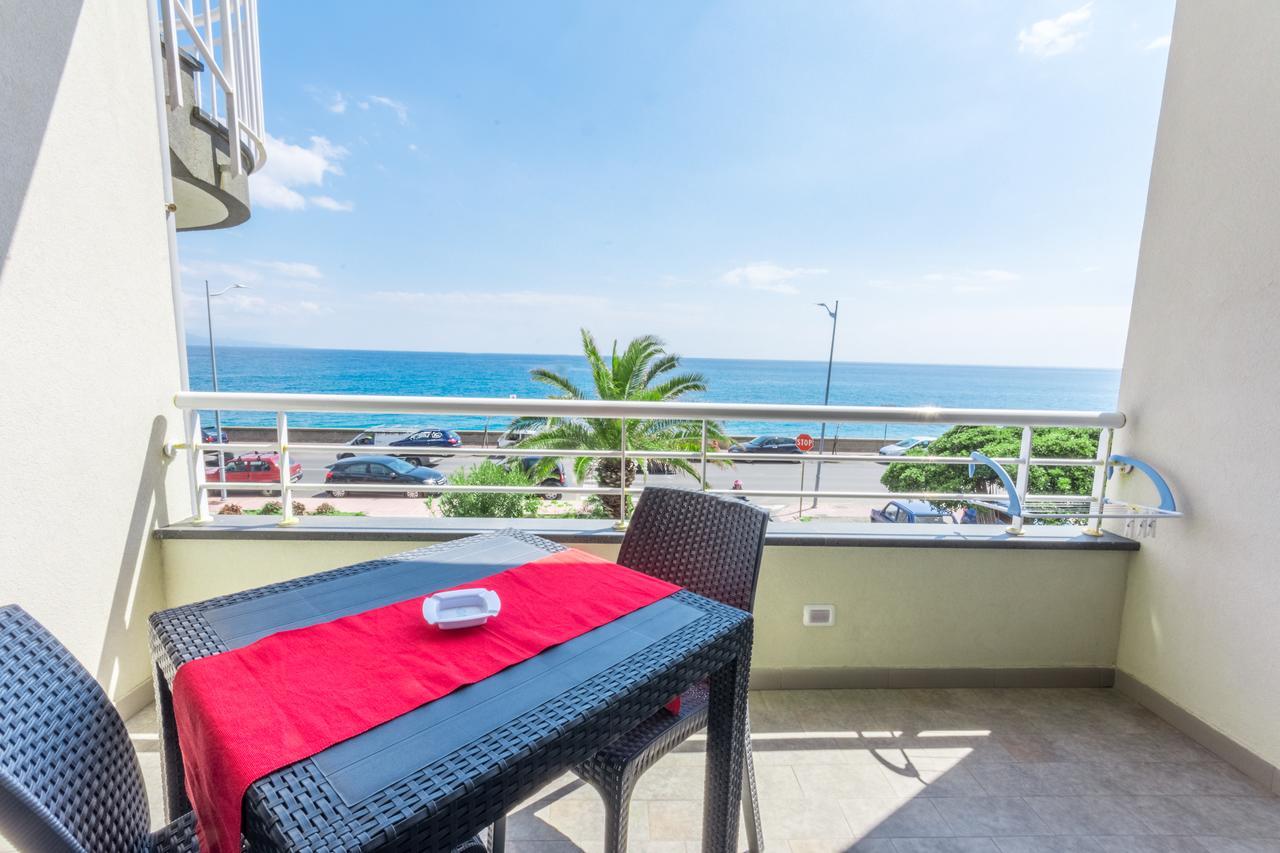 Riva Del Sol Bed & Breakfast Santa Teresa Di Riva Ngoại thất bức ảnh