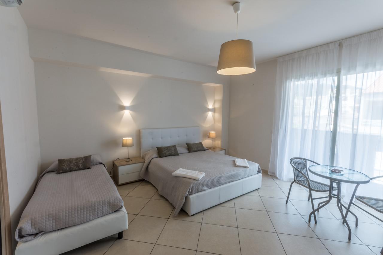 Riva Del Sol Bed & Breakfast Santa Teresa Di Riva Ngoại thất bức ảnh